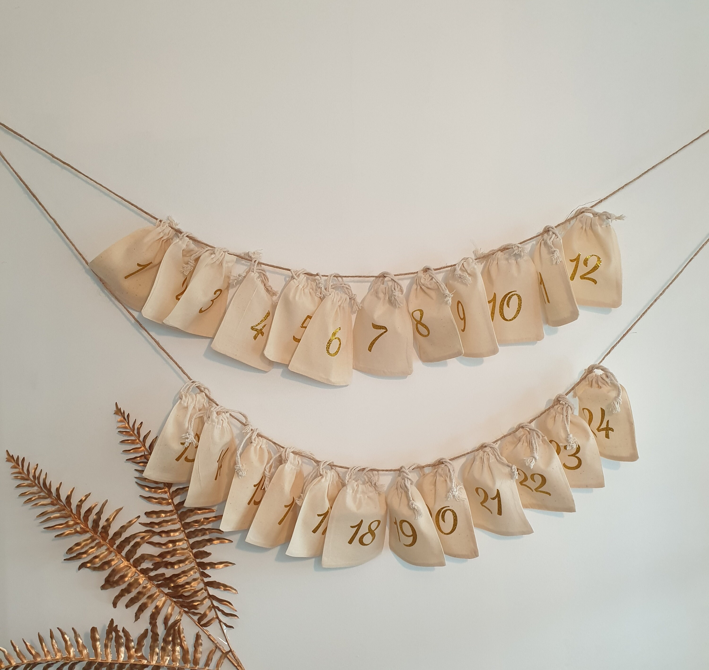 Calendrier de L'avent en Tissu 24 Petits Pochons et Une Jolie Pochette Rangement Fait Main