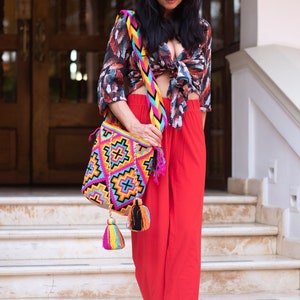 Regenbogen Sommer Wayuu Tasche, Mochila Crossbody Bag, handgemachte kolumbianische Tasche, gehäkelte Eimertasche