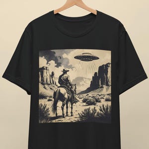 Cowboy UFO Shirt - Vintage Western Alien T-Shirt, 90er Jahre Washed Graphic Tee, beunruhigtes Retro Space Cowboy Shirt, lustiges Sci-Fi Country Shirt