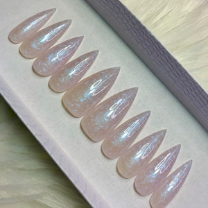 Iridescent | Pearl Classy Elegant Press On Nails