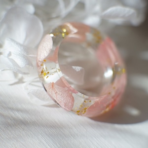 Flower ring, Resin ring with dried hydrangea flowers and gold glitter