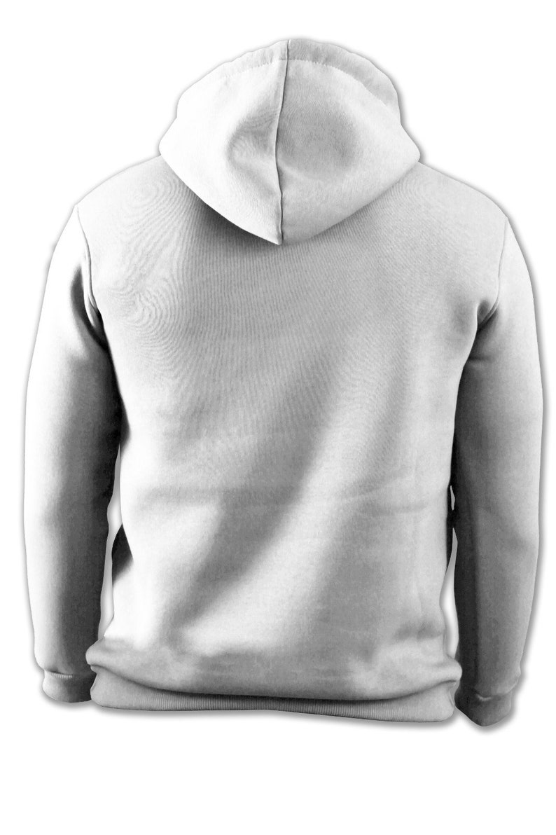 K&ouml;nnte beinhalten: Ein wei&szlig;er Kapuzenpullover mit einer K&auml;ngurutasche. Der Pullover hat lange &Auml;rmel und eine Kapuze mit Kordelzug.