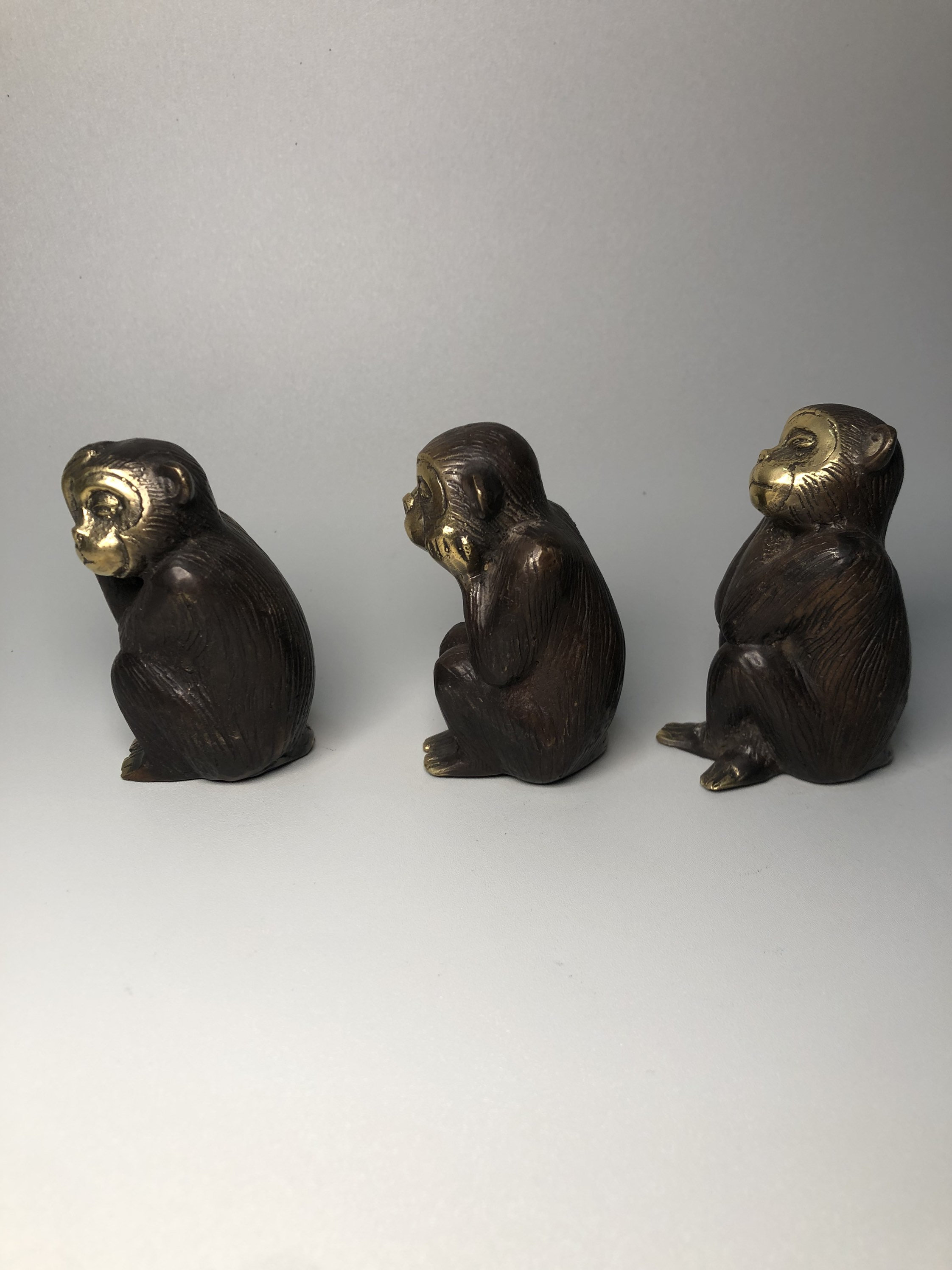 ブロンズ製猿の彫刻 ブロンズ製の 3 匹の面白い猿のキャラクター、彫像、家の装飾、誕生日