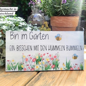 Wooden sign "I'm in the garden" – bumblebees are strolling – fun wooden garden decoration – handmade – gift for garden lovers, shabby chic