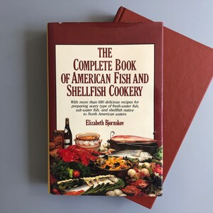 Jahrgang 1989 Das komplette Buch der amerikanischen Fisch- und Schalentierküche von Elizabeth Bjoernskov Burnt Orange Hardcover Kochbuch Seafood
