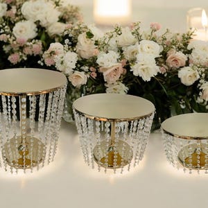Soporte para tartas dorado de 14" con cadenas de cristal para decoración de centros de mesa de bodas