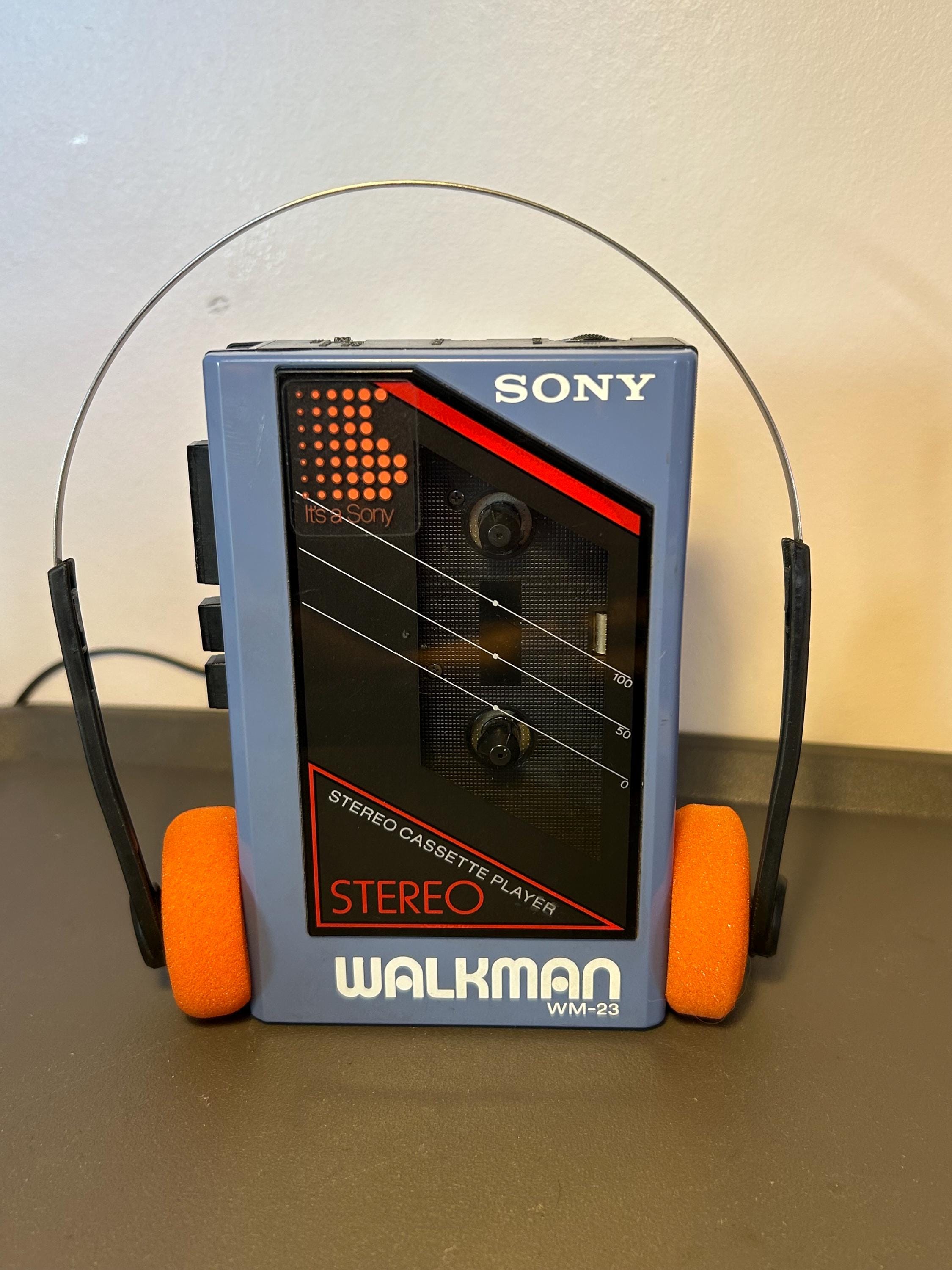 昭和レトロ 希少SONY WALKMAN WM-50 レッド ジャンク品 オーディオ機器