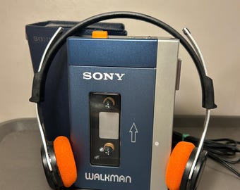 1979年製ソニーTPS-L2ウォークマン、オリジナルケース付き、完璧に動作