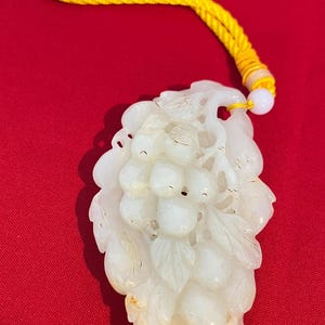 中国手彫り翡翠ペンダント