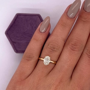 Bague de fiançailles en moissanite ovale de 2 carats, halo caché, parure de mariage, bague en or massif 14 carats, bague de promesse, cadeaux d'anniversaire, bague solitaire ovale, cadeaux