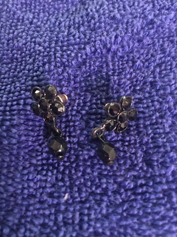 Three different pairs of stunning earrings - image 2