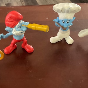 4 Smurf figures