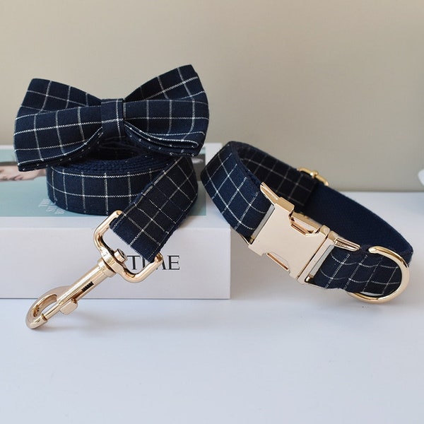 Plaid bleu foncé Nœud papillon personnalisé Collier pour chien et ensemble de laisse, collier pour chien de mariage fait à la main avec plaque signalétique gravée sur mesure