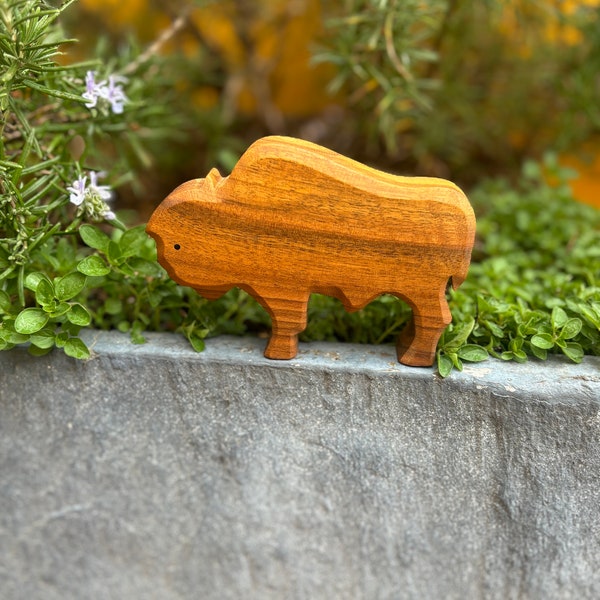 Holztier geschnitzt Büffel Bison Waldorf Montessori  Holzfigur