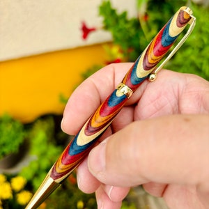 Houten balpen - Regenbooghout - Handgemaakt Handgedraaid schrijfinstrument Ergonomisch