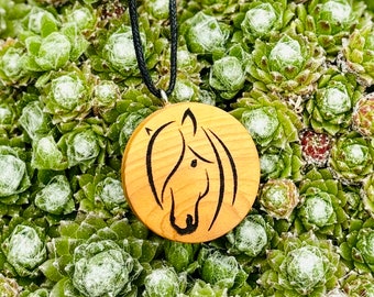 Pendentif cheval tête de cheval bijoux en bois médaillon fille cheval