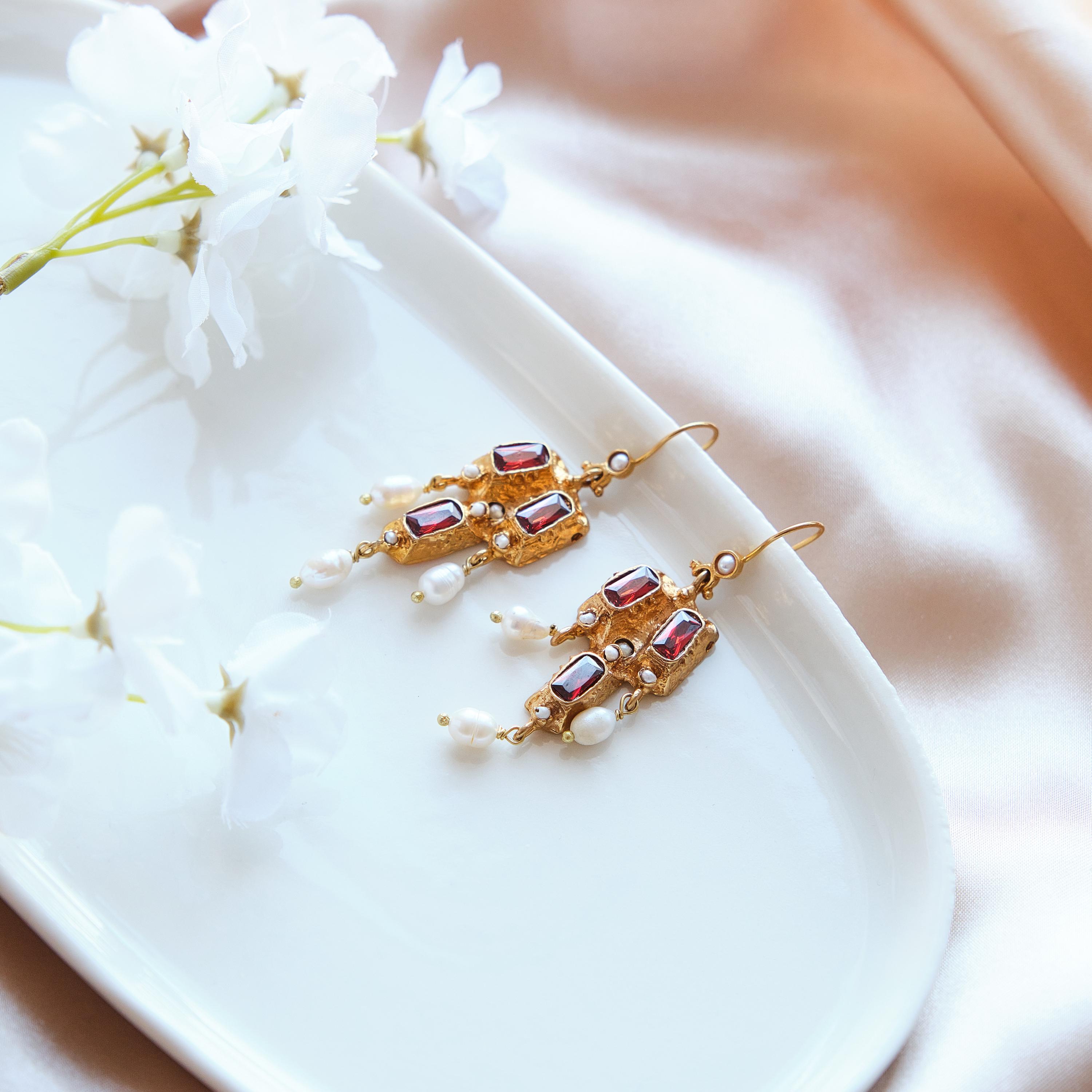 Boucles D'oreilles Pendantes Rouge Soirée Avec Pierres Précieuses - Neuf Sans Emballage