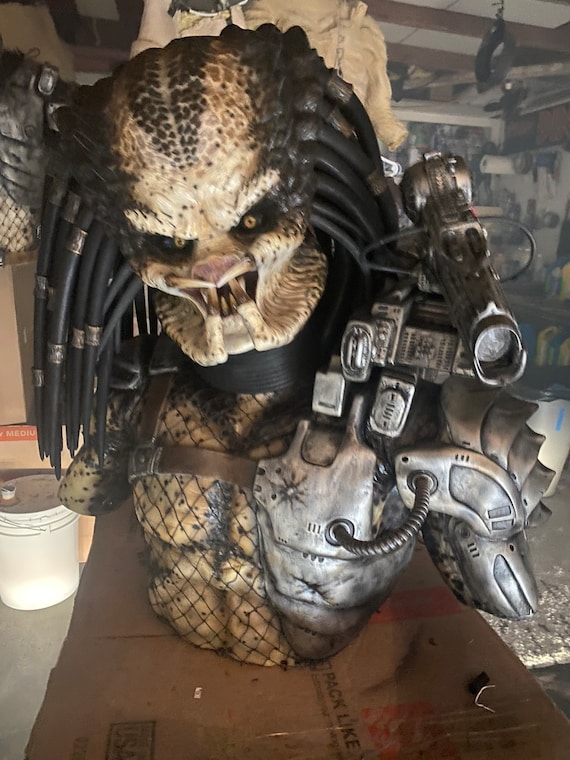 Predator Statue - Etsy