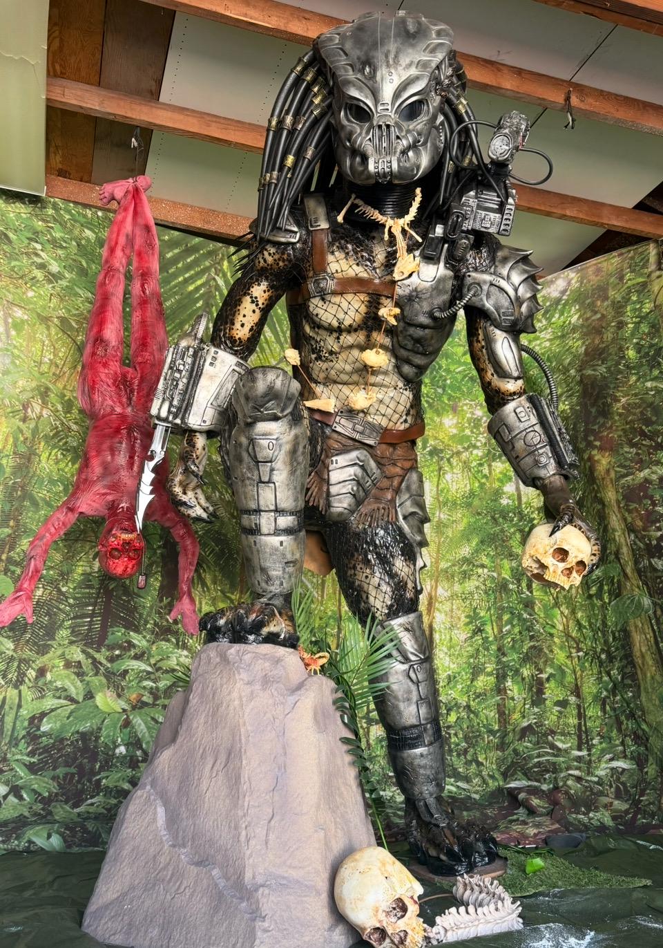 Predator Statue Display, Full Size, Life Size Predator Prop