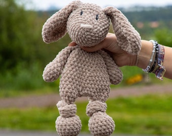 手作りかぎ針編みの赤ちゃん用抱きしめウサギ | かぎ針編みの赤ちゃん用おもちゃ、手作りのかわいいウサギ、手作りのかわいいおもちゃ、あみぐるみウサギ、手作りあみぐるみ