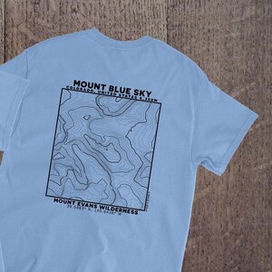 Mount Blue Sky, Topographische Karte Unisex T-Shirt