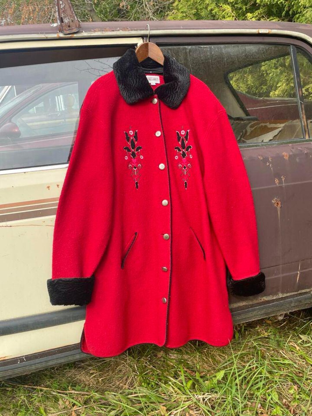 ヴィンテージレッドウール刺繍コート：フェイクファーカラー、M/L