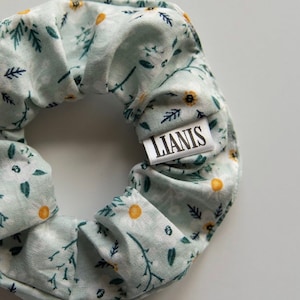 Scrunchie Florence | Cheerful Tones | Handmade | Scrunchies | Neutral Scrunchies | Floral Scrunchie  | 90s | Hair Ties | Ponytail