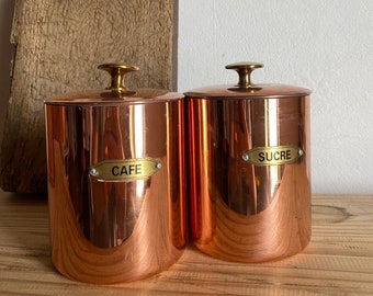 Conjunto de dos botes de café y azúcar forrados de estaño de cobre vintage francés, Villedieu