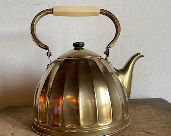 Französischer Vintage Messing Kupfer Teekessel mit Bakelit Griff / Kaffeekanne / Teekanne / französische Landschaft