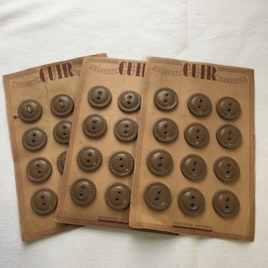 Carta di 12 bottoni francesi vintage in pelle marrone