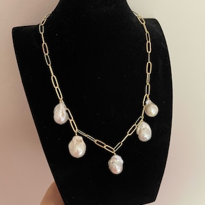 Large baroque pearl gold necklace / bold necklace