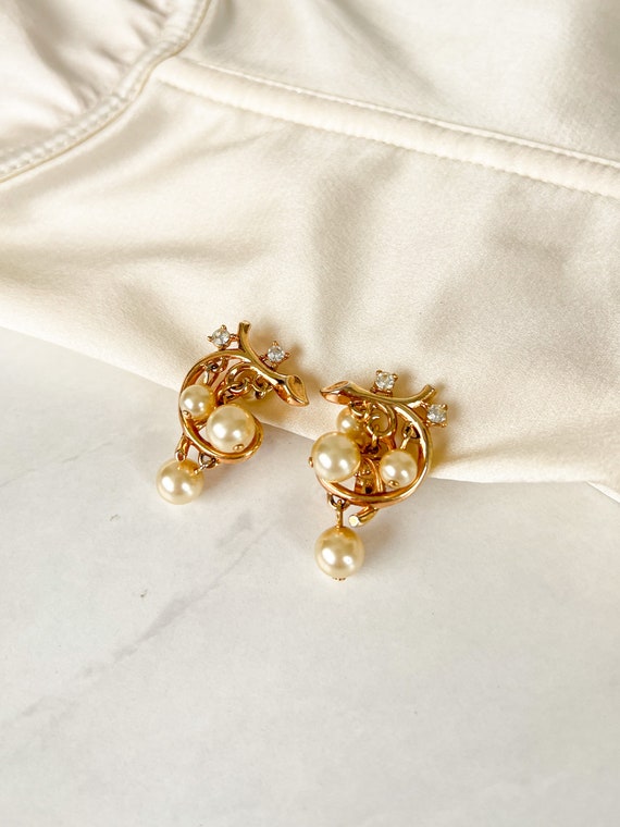 Rare Trifari Vintage Earrings: Gold-tone, danglin… - image 1