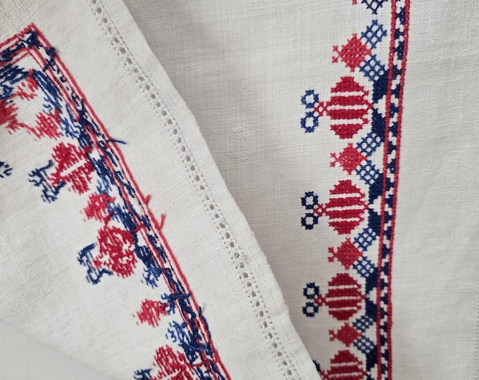 Vintage Transylvanian Embroidered Cloth.