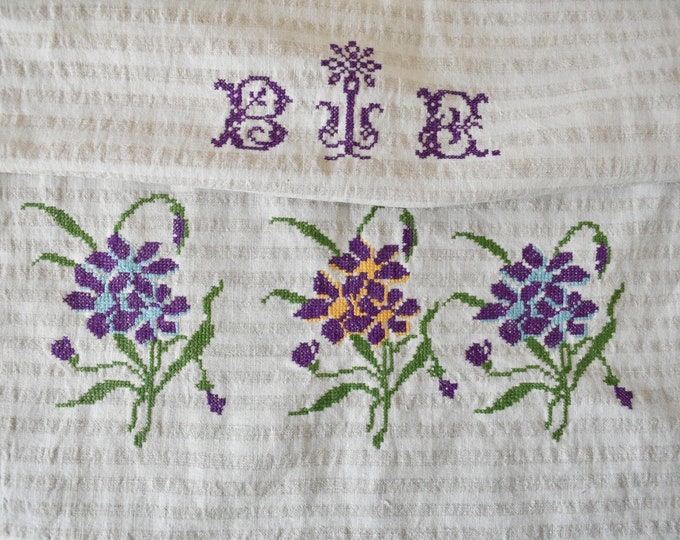 Pretty Vintage Embroidered Cloth with flowers and BE monogram