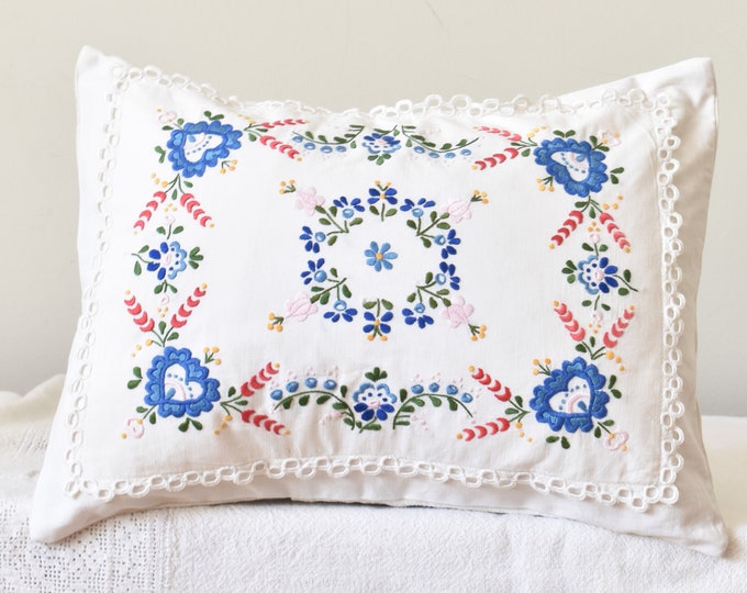 Vintage Hungarian Embroidered Cushion Cover. Matyo