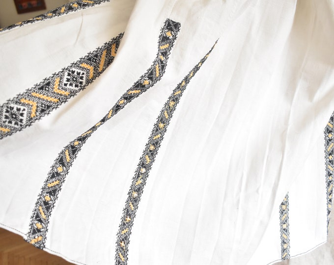 Vintage Transylvanian (Gyogyfalva) underskirt