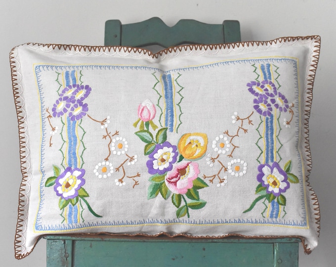 Vintage Embroidered Cushion Cover. Art Deco Style