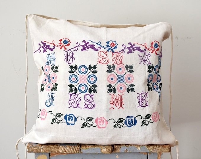 Vintage Embroidered  Hungarian  Bread Bag