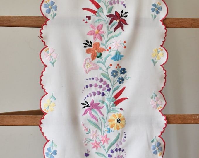 Vintage Kalocsa  Embroidered Runner. 88 x 35cm