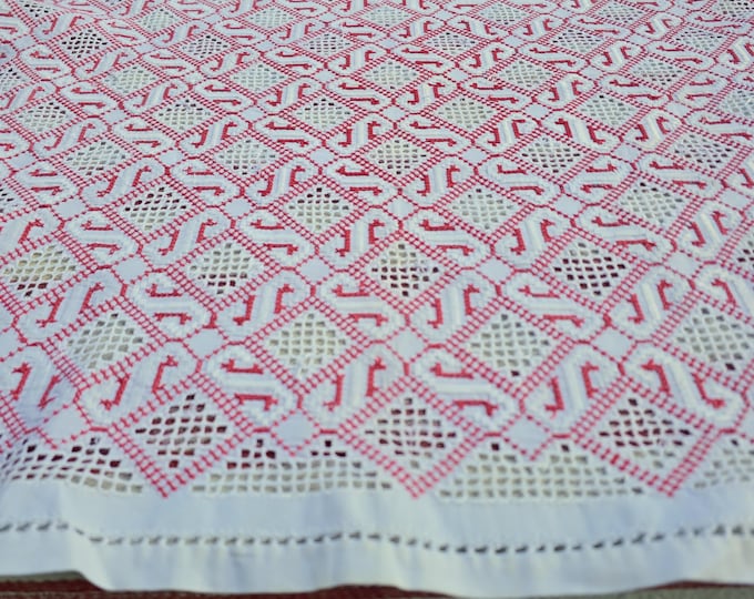 Vintage Transylvanian Cutwork Linen Cloth. (72 cm square)