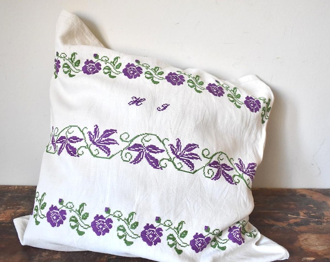 Vintage Embroidered  Hungarian  Bread Bag