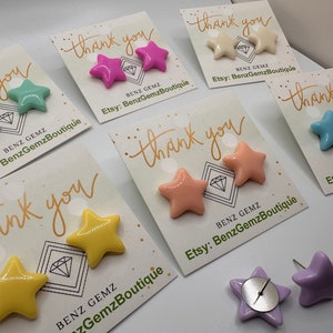 Jolies puces d'oreilles étoiles, années 80, rétro, mignonnes, colorées, en résine, faites main, avec dos en acier inoxydable, boucles d'oreilles légères Adorables !