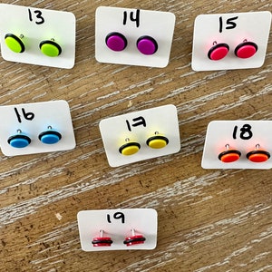 Boucles d'oreilles clous d'oreilles à dos plat 10 m et 8 m, ronds en acier inoxydable chirurgical avec fond vissé, hypoallergéniques, idéal comme cadeau, pour homme ou femme