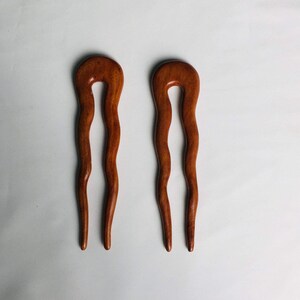 Set 2 Holz 2 Zinken Haarforke für Frauen Kitty Katze Symbol Haarstab für Brötchen Haarforke für lange Haare Haarschmuck Haarnadel für Frauen