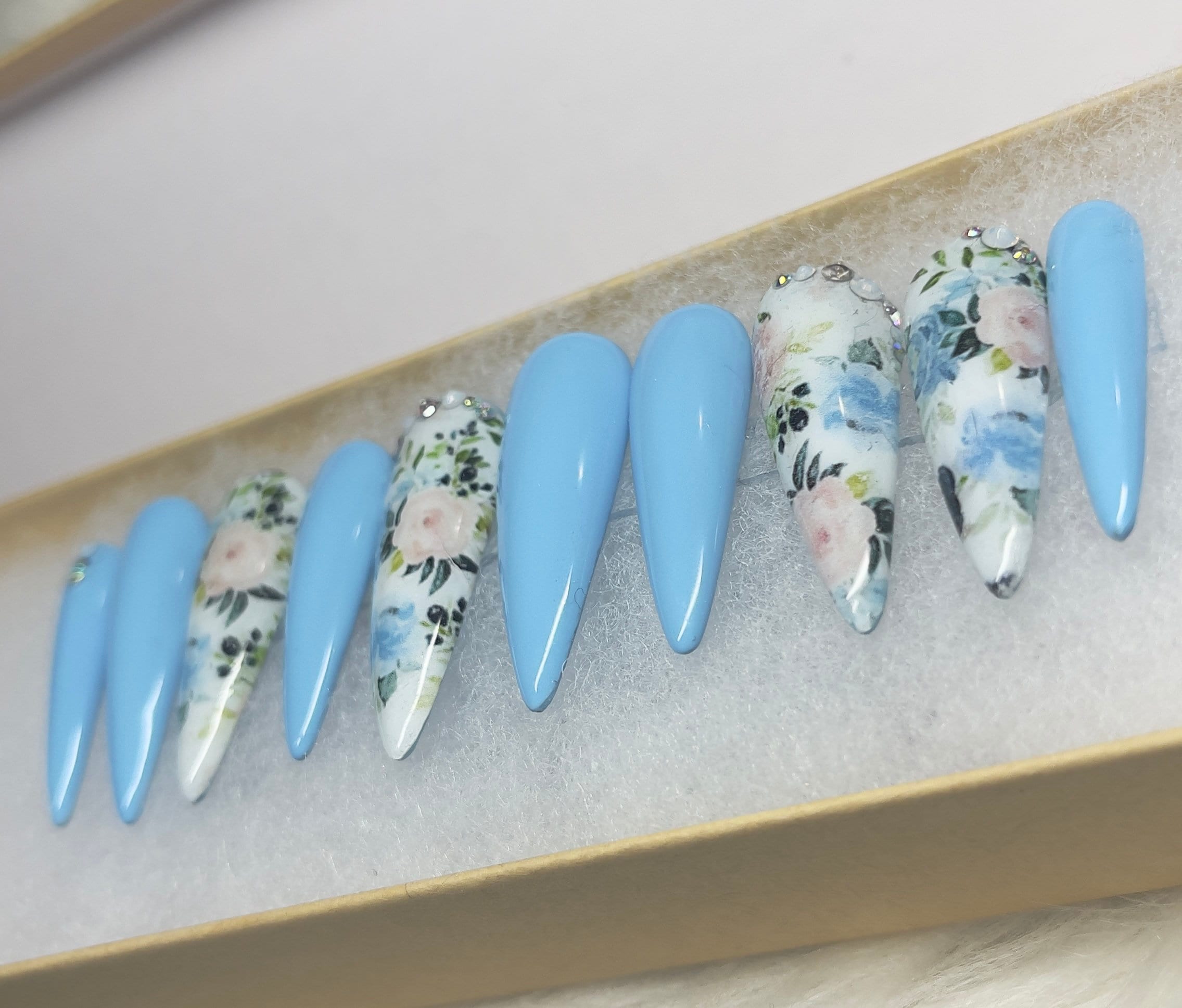 Light Blue Antique Floral Nails That Shine