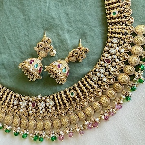 Ensemble de colliers Lakshmi : boucles d'oreilles Kemp Stone Jhumka, bijoux indiens plaqué or