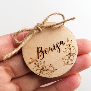 Carte de place de branche d’olivier, Carte de place en bois, Carte de lieu rustique, Décor de table de mariage en olive, Carte de lieu de mariage, Titres de mariage, Carte ronde