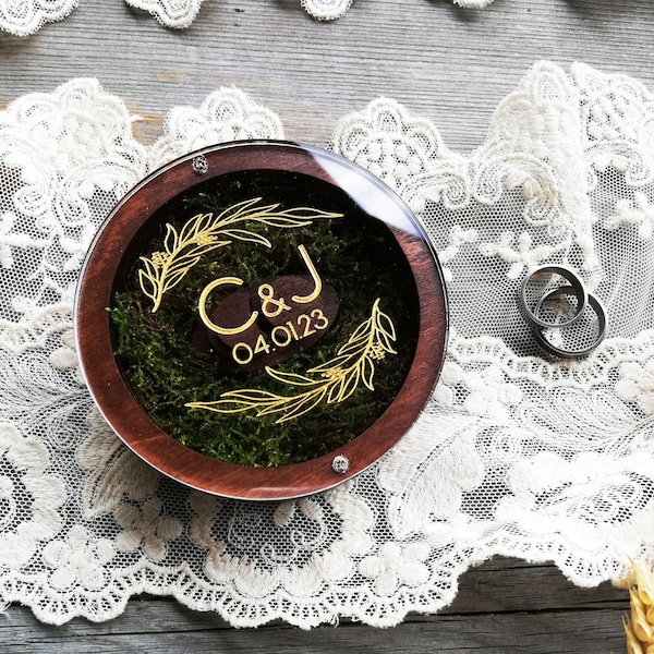 Round Wooden Ring Box with Glass Lid, Personalized Wedding Keepsake, Natural Moss Ring Holder, Rustic Ceremony Decor