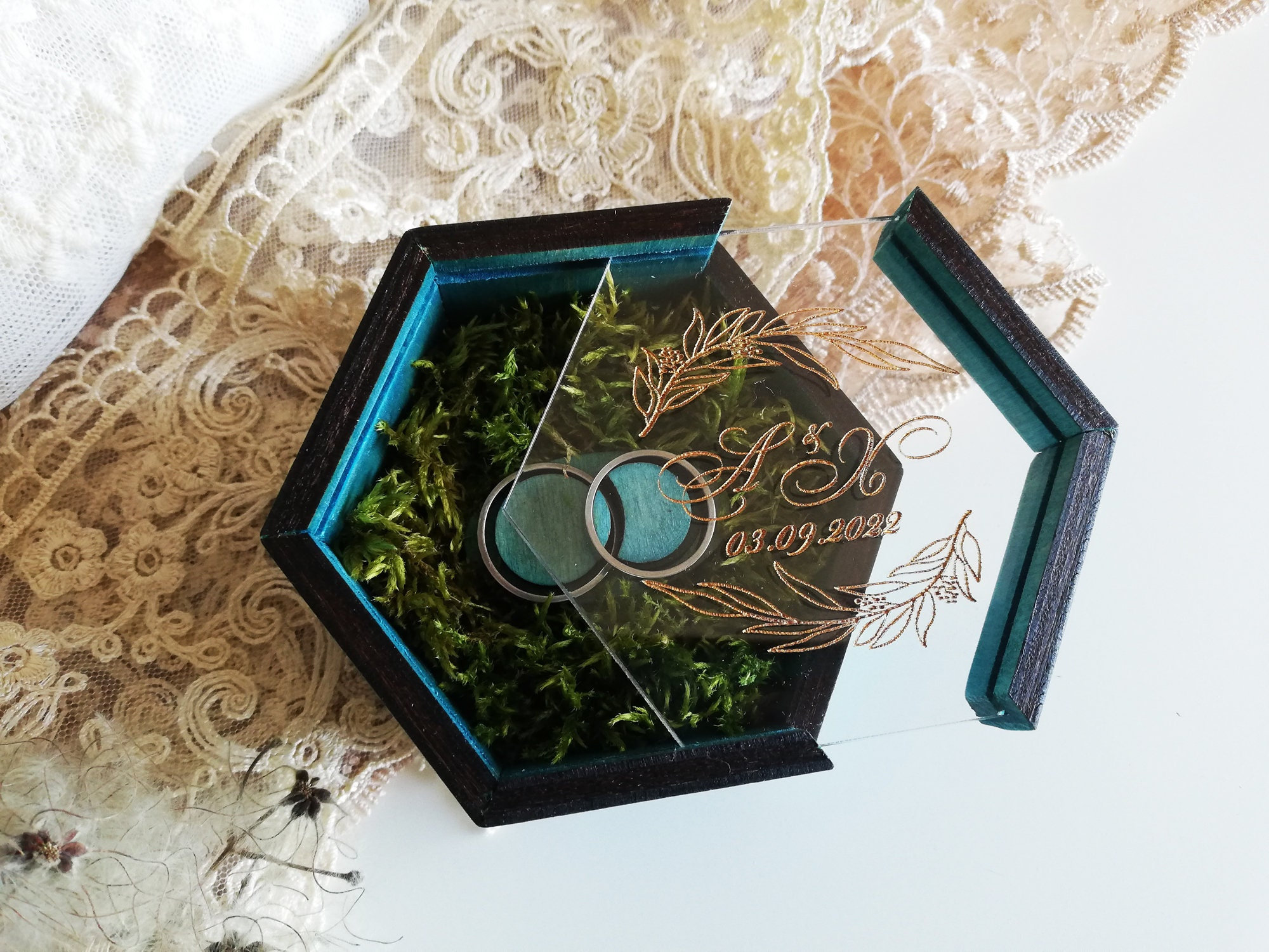 Ring holder for wedding ceremony, wooden ring box, ringbox with moss, wood ring box for wedding, Rustic, Personalized, Engraved, Moss