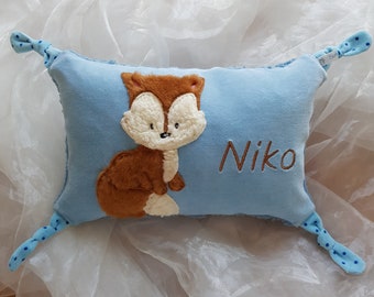 Geschenk zur Geburt, Taufkissen, Namenskissen, Patengeschenk, Greifling, Eckzipfel für Greifübungen, Kuschelkissen, waschbar, personalisiert